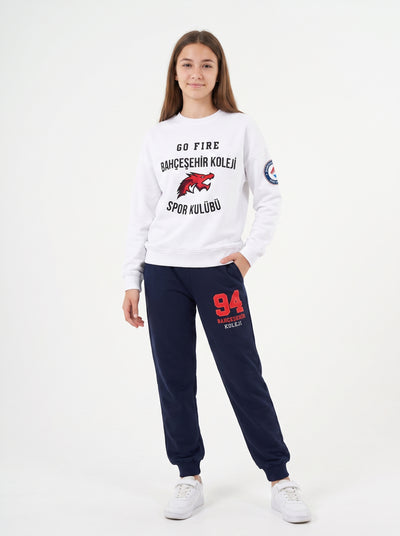 Bahçeşehir Koleji Özel Tasarım Beyaz Sweatshirt + Kırmızı EST 94 T-Shirt + Eşofman Altı Kombini