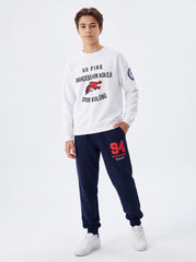 Bahçeşehir Koleji Özel Tasarım Beyaz Sweatshirt + Kırmızı EST 94 T-Shirt + Eşofman Altı Kombini